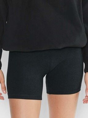 NWOT Sold Out Aritzia Golden Cheeky Hi-Rise 5" Short in Melange Black 2